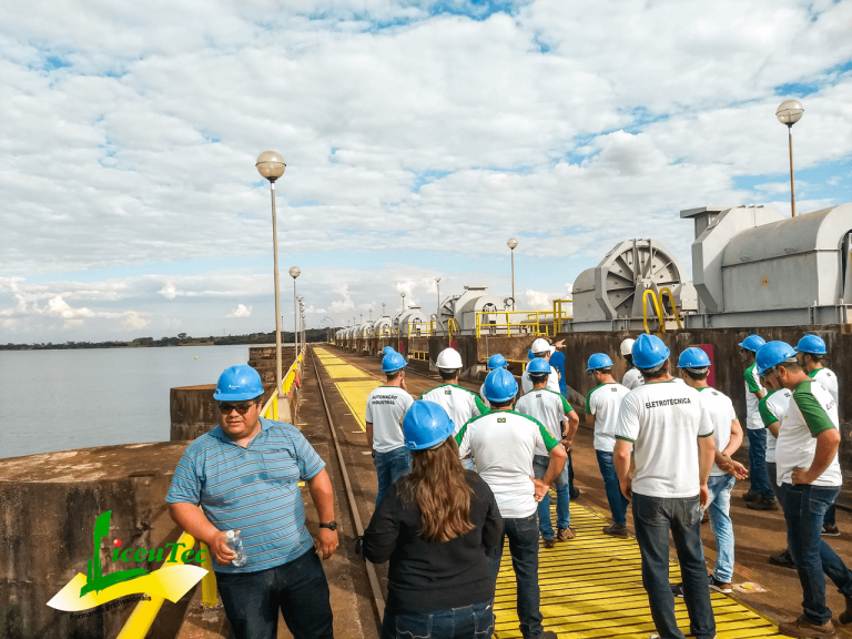 Leia mais sobre o artigo Parceria entre Furnas e LiceuTec realiza Visita Técnica no Porto Colômbia.